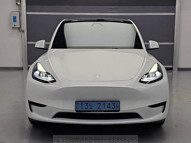 2025 Tesla Model Y — Photo 2