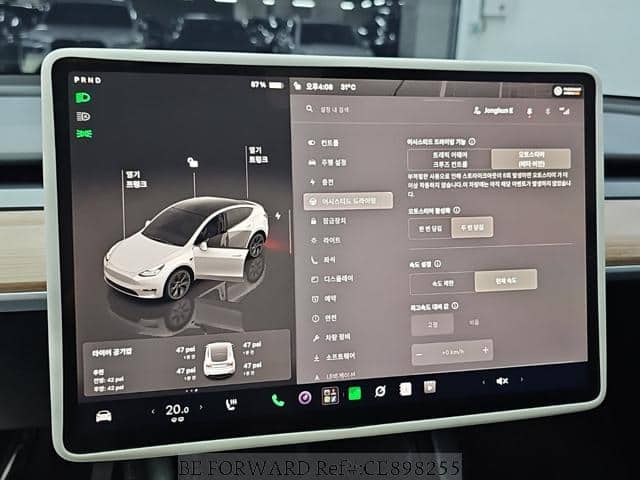 2025 Tesla Model Y — Photo 15