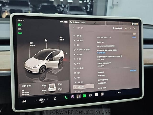 2025 Tesla Model Y — Photo 16